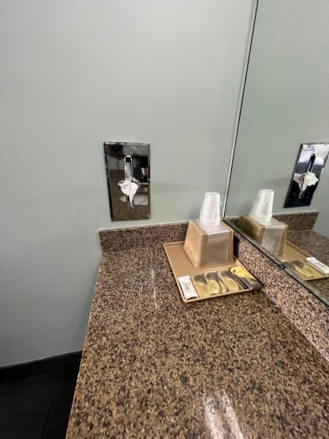 Executive Inn Pelham ภายนอก รูปภาพ
