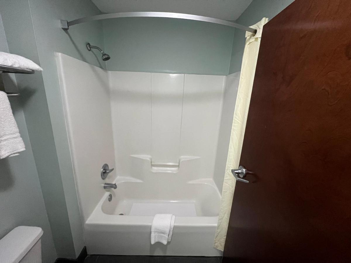 Executive Inn Pelham ภายนอก รูปภาพ